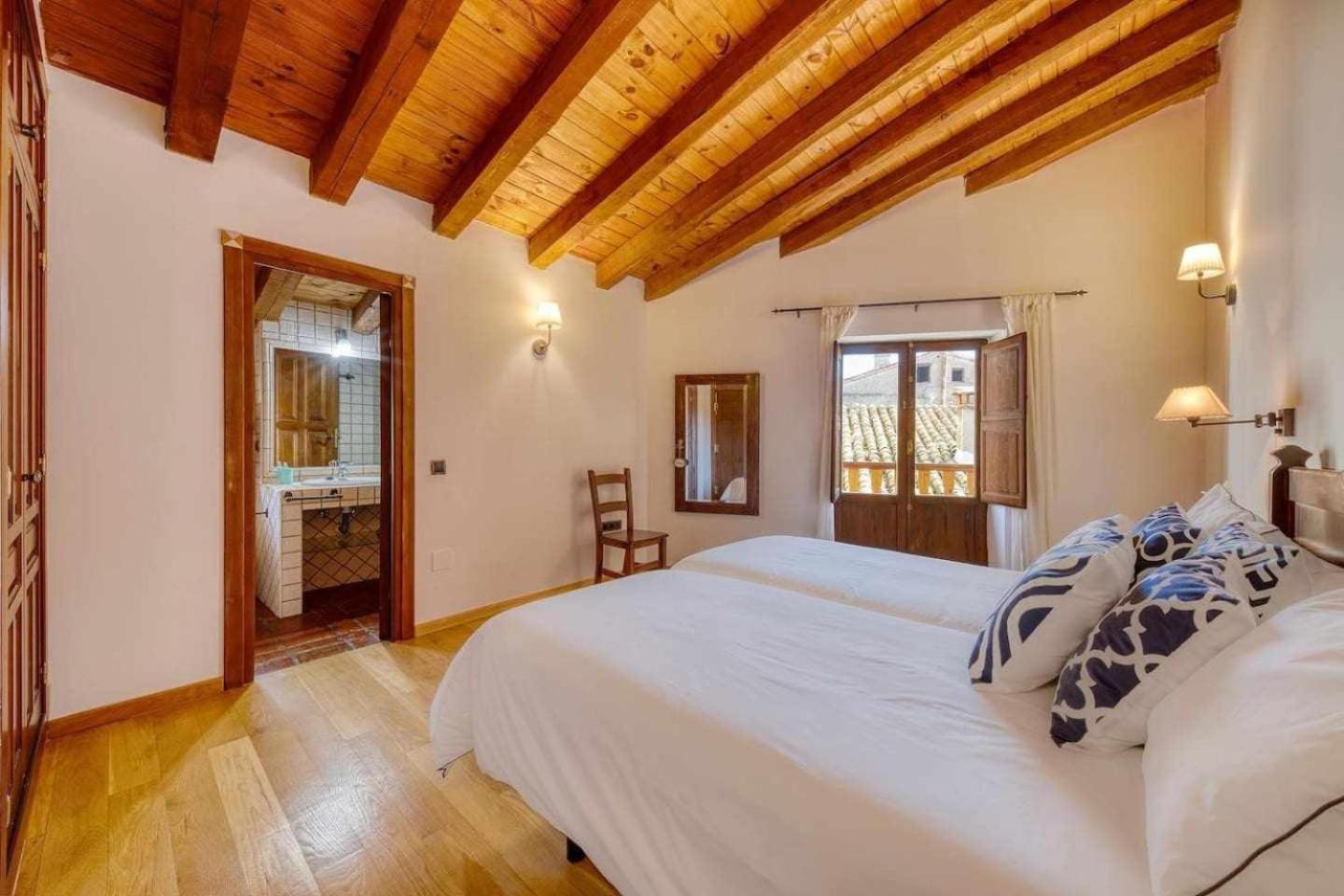 Hostal Casa Cuesta del Reloj Piedralaves Exterior foto