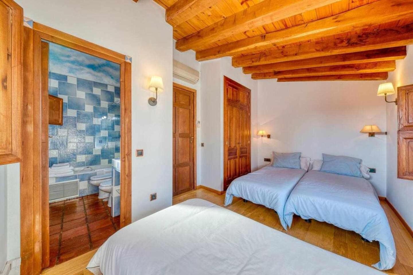 Hostal Casa Cuesta del Reloj Piedralaves Exterior foto