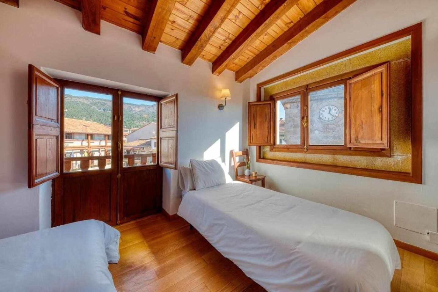 Hostal Casa Cuesta del Reloj Piedralaves Exterior foto
