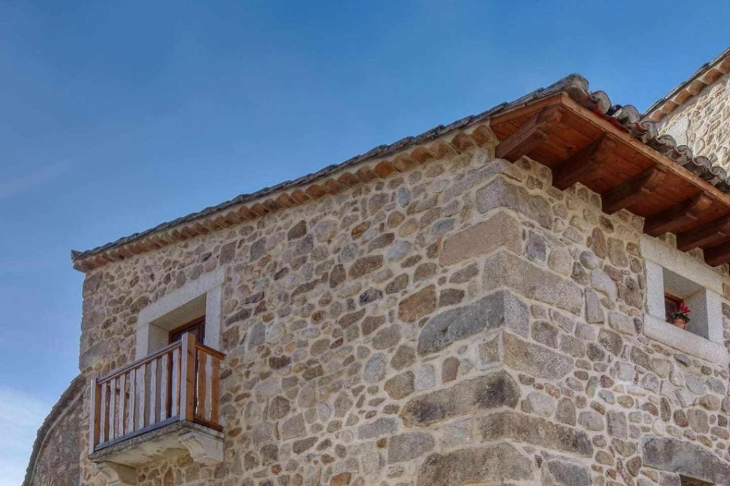 Hostal Casa Cuesta del Reloj Piedralaves Exterior foto
