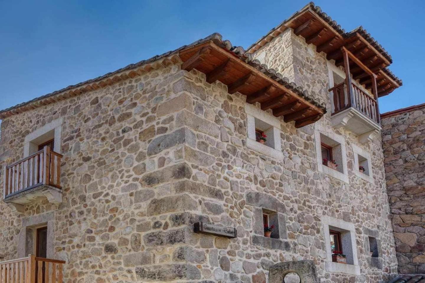 Hostal Casa Cuesta del Reloj Piedralaves Exterior foto